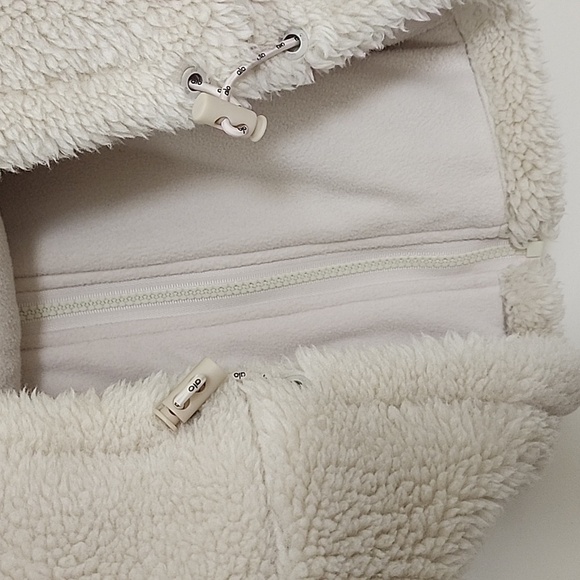 Alo Yoga womens Flurry Sherpa Jacket Faux Fur Coat Size Medium - Picture 16 of 17